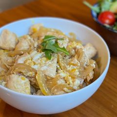 A picture of Oyako-don (Parent-child rice bowl 🐔 🐣).