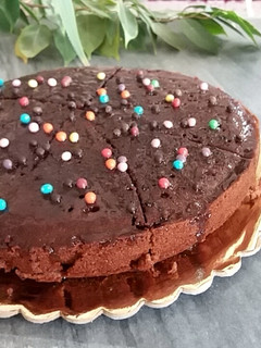 عکسی از دستور کیک شکلاتی خیس بدون فر