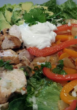 A picture of Chicken Fajita Salad.