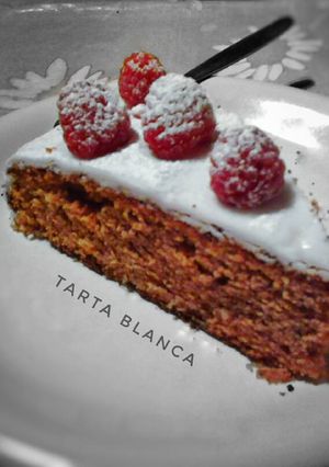 Foto principal de Tarta blanca con frutos rojos