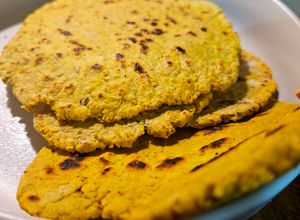 Una foto de Pan naan dorado casero (con fécula de mandioca y harina integral)
