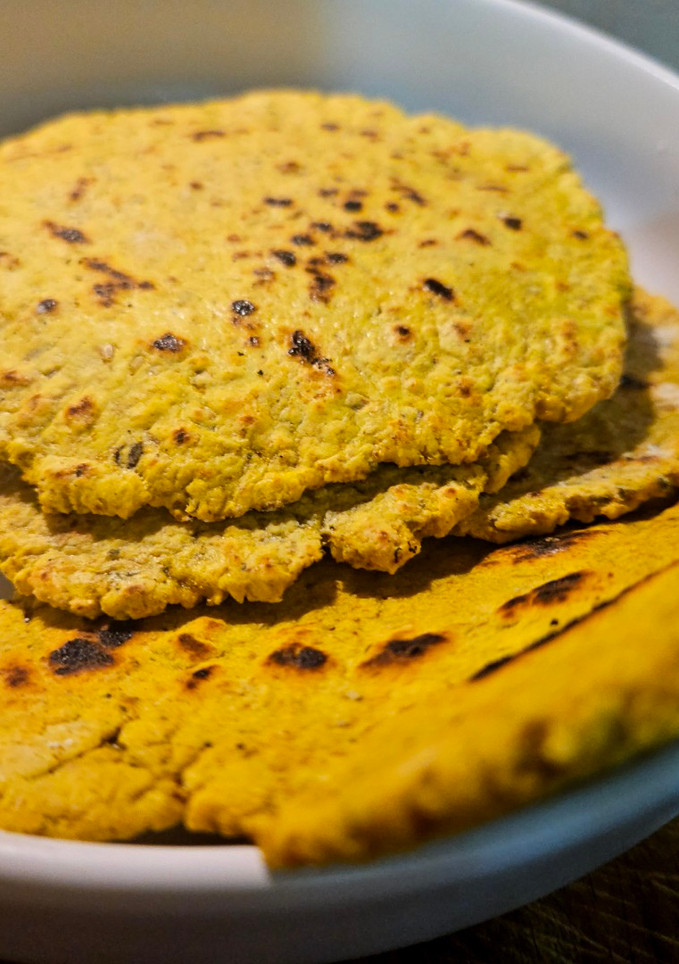Una foto de Pan naan dorado casero (con fécula de mandioca y harina integral)