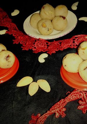 সুজির লাড্ডু (Soojir ladoo recipe in Bengali) রেসিপির প্রধান ছবি