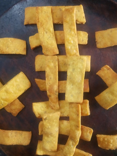 बेसन पापड़ी (Besan Papdi recipe in hindi) रेसिपी मुख्य फोटो