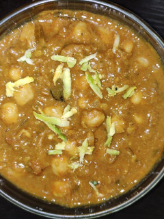 வெள்ளை கடலை, பச்சை மாங்காய் மசாலா (Vellai kadalai pachai maankaai masala recipe in tamil) செய்முறை முக்கிய புகைப்படம்