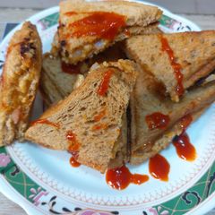 A picture of Chilli cheese sandwich.
