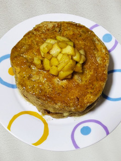 Una foto de Banana Hotcake vegano -con manzana y canela- 🥞🤤 :)
