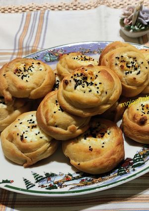 Φωτογραφία της συνταγής Τυροπιτάκια με μαγιά τριαντάφυλλα