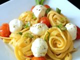 Pasta Casera al Huevo con Bocconcino y Cherry
