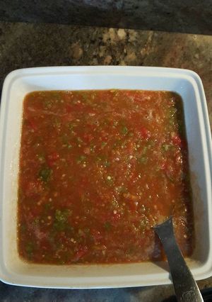 Una foto de Salsa de jitomates y chiles jalapeños, cocidos
