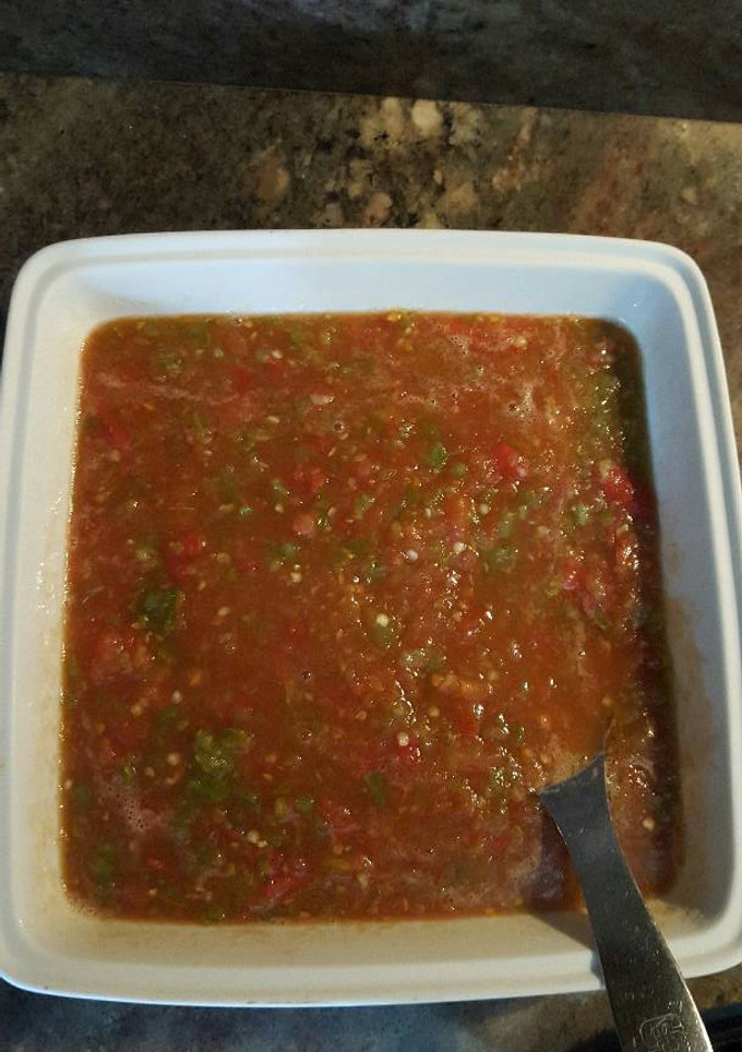 Una foto de Salsa de jitomates y chiles jalapeños, cocidos
