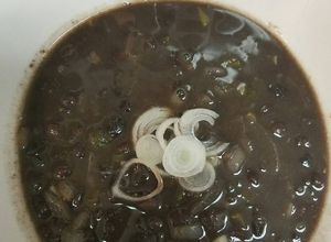 Una foto de Frijoles negros a la este cubano