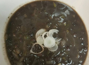 Una foto de Frijoles negros a la este cubano