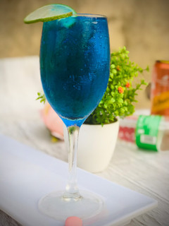 A picture of Bluemoon Moctail.