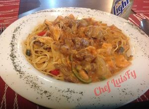 Una foto de Pasta Vermicelli en salsa Frank Sinatra... LuisFy
