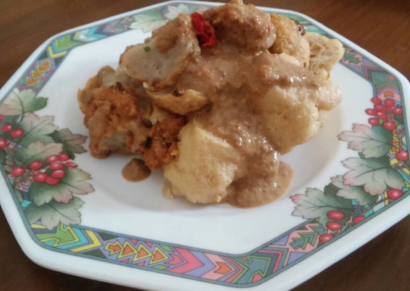 Batagor dan Bumbu Kacang