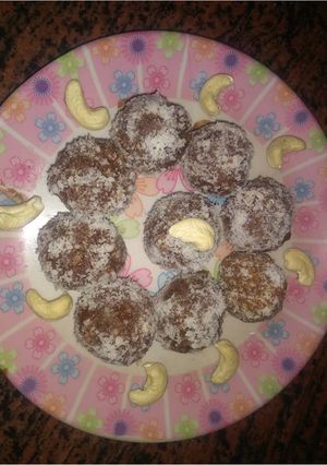 A picture of Chocolatety oats laddo.
