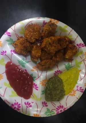 પકોડા(Pakoda Recipe in Gujarati) રેસીપી મુખ્ય ફોટો