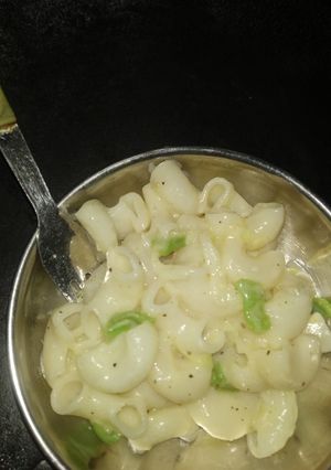 વ્હાઇટ સોસ પાસ્તા (White Sauce Pasta Recipe In Gujarati) રેસીપી મુખ્ય ફોટો