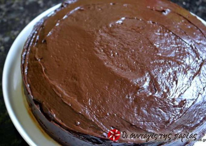 κύρια φωτογραφία συνταγής Κέικ με επικάλυψη σοκολάτας γκανάς (Ganache)