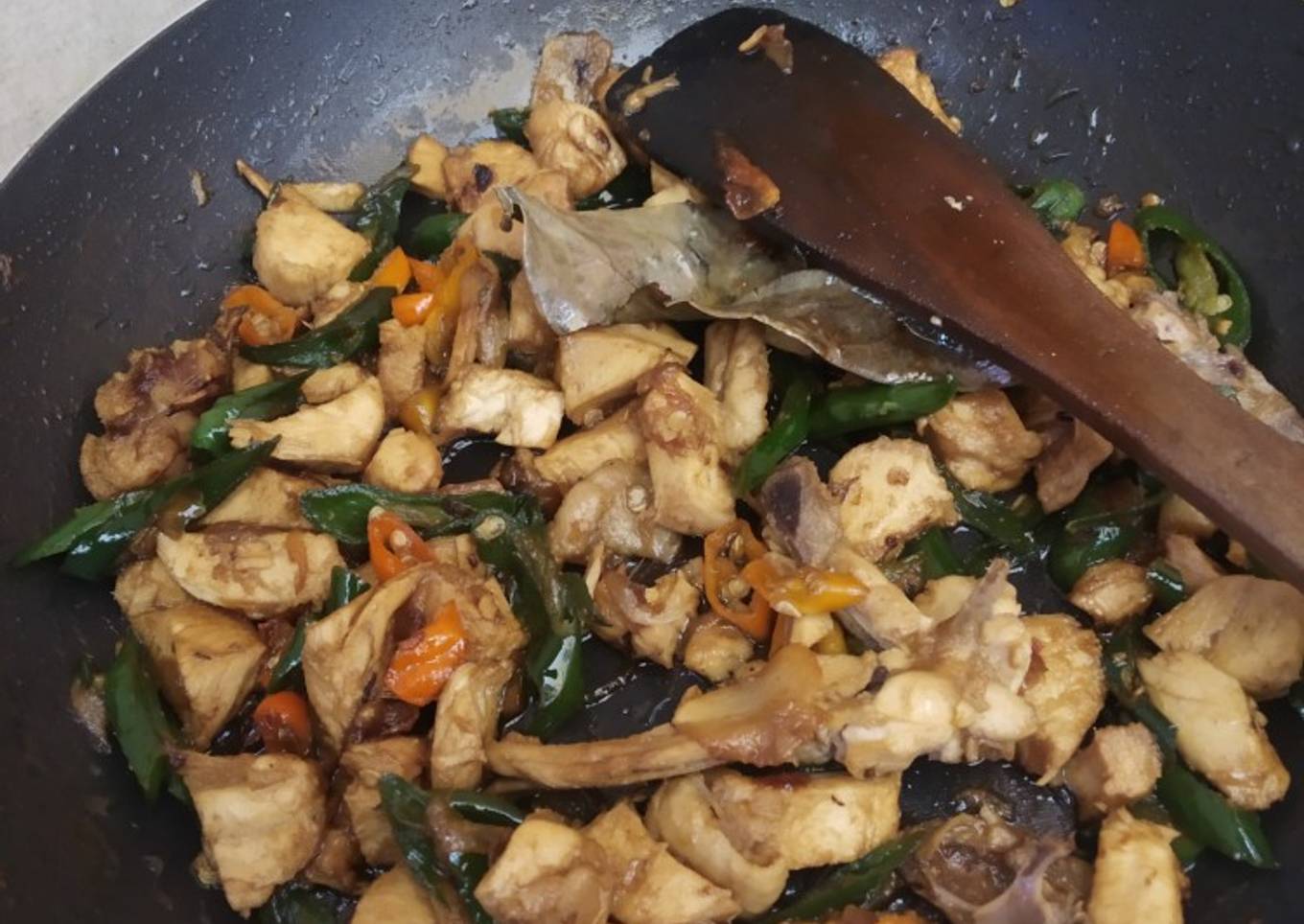 Oseng daging ayam lombok ijo