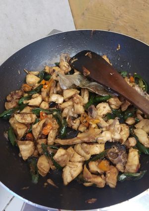 Foto resep Oseng daging ayam lombok ijo