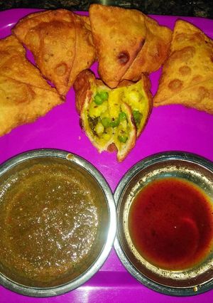 समोसे (Samose recipe in hindi) रेसिपी मुख्य फोटो