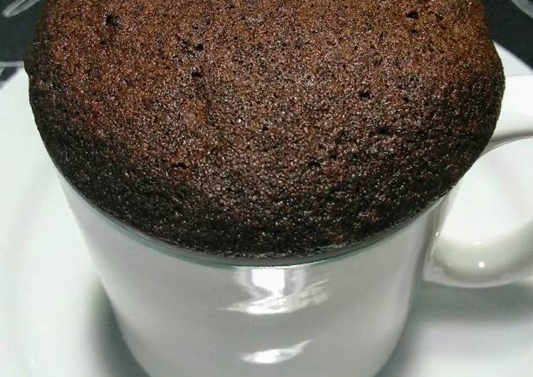 Bolo fácil de caneca sabor chocolate
