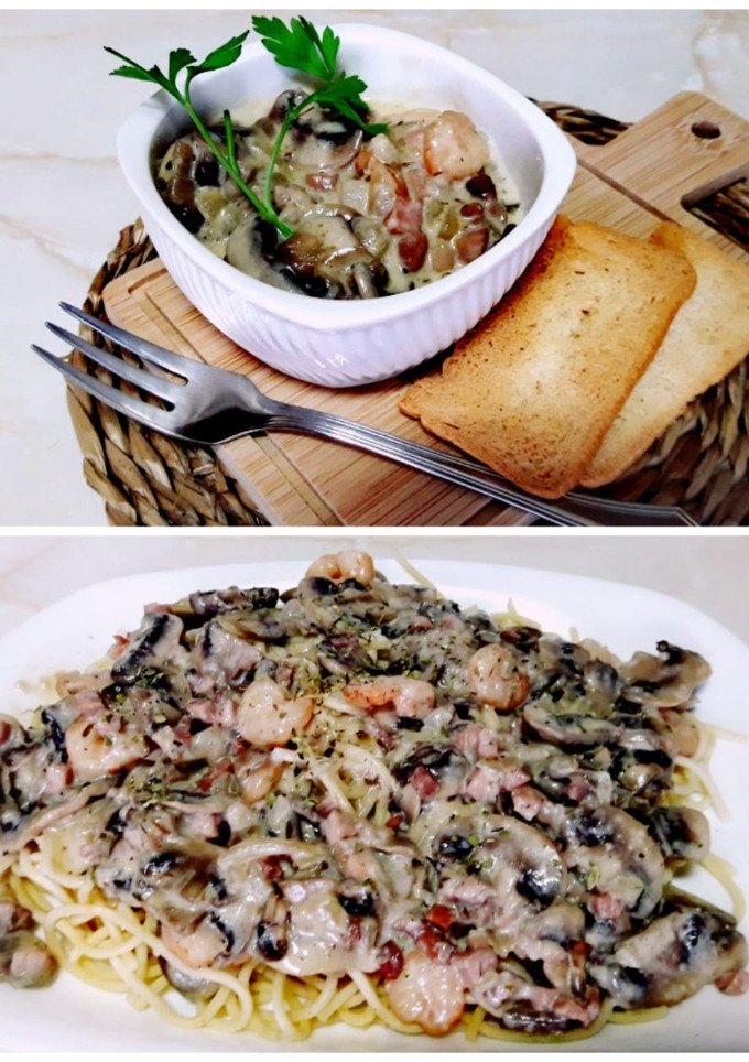 Una foto de Champiñones a la crema con jamón y gambas