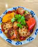 Củ sen, ớt chuông và cà chua nhồi chả cá sốt cà