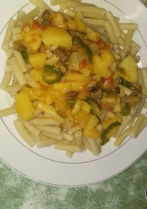 A picture of Macaroni and potatoes.