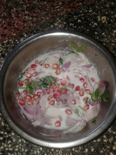 மாதுளை தயிர் வெங்காய பச்சடி செய்முறை முக்கிய புகைப்படம்