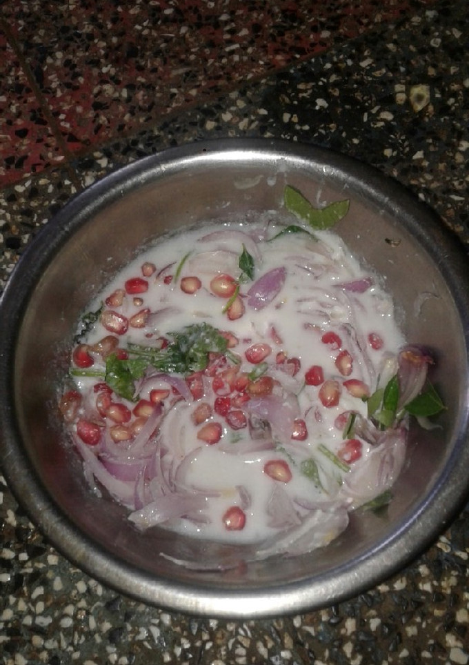மாதுளை தயிர் வெங்காய பச்சடி செய்முறை முக்கிய புகைப்படம்