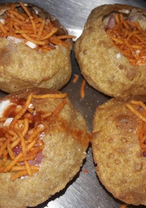 A picture of Dahi puri.