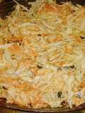 Ensalada de repollo, zanahoria, manzana y pasas. Tipo Coleslaw