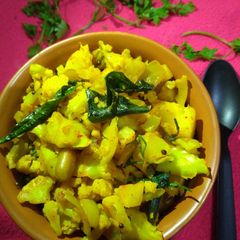 A picture of Keto cauliflower poha.