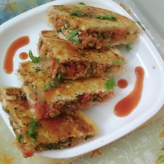 A picture of Crispy stuffed kulcha.