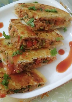 A picture of Crispy stuffed kulcha.