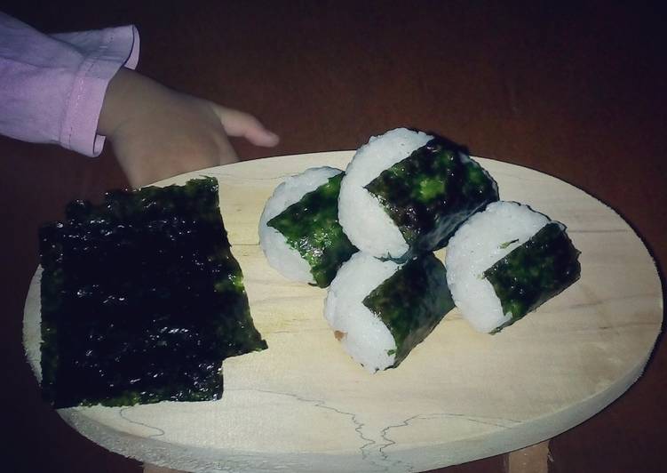 Onigiri (Nasi Kepal) isi Ayam
