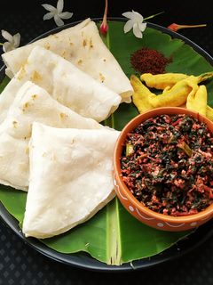 पौष्टिक लाल माठाची भाजी (laal mathachi bhaji recipe in marathi) रेसिपी चे मुख्य फोटो 