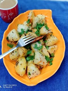 વઘારેલી ઈડલી (Vaghareli Idli Recipe In Gujarati) રેસીપી મુખ્ય ફોટો