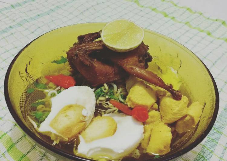 Bagaimana Membuat Soto Ayam Bertelur Burung Puyuh Kuah Pedas Anti Gagal