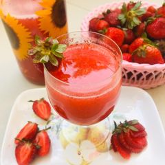 A picture of Diet strawberry juice.