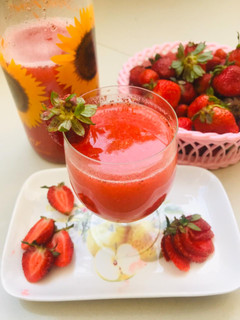 A picture of Diet strawberry juice.