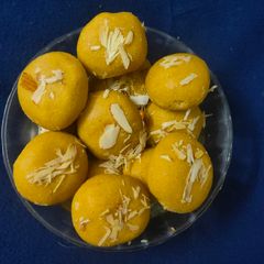 A picture of Besan Ladoo.