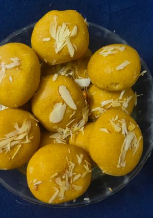 A picture of Besan Ladoo.