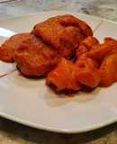 Solomillo de cerdo con salsa de piquillos y tomate
