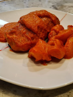 Una foto de Solomillo de cerdo con salsa de piquillos y tomate