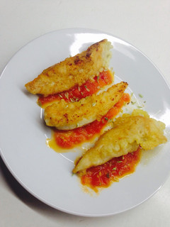 Una foto de Solomillos de pollo en salsa de tomate