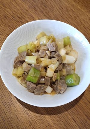 A picture of Beef in Leeks.
